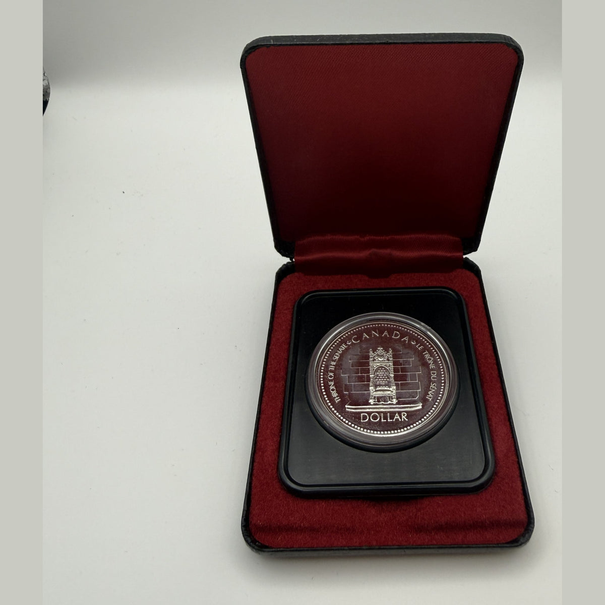 1977 Canada $1 Silver Jubilee silver dollar (Case + box) - back