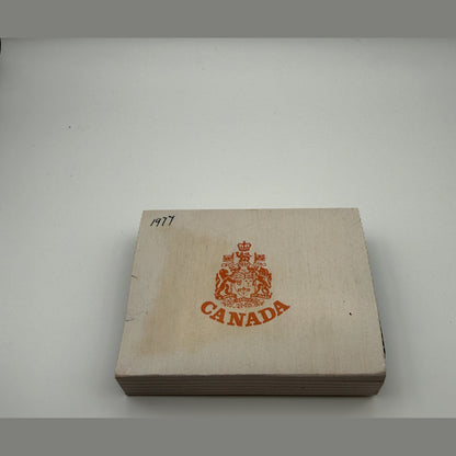 1977 Canada $1 Silver Jubilee silver dollar (Case + box) - packaging