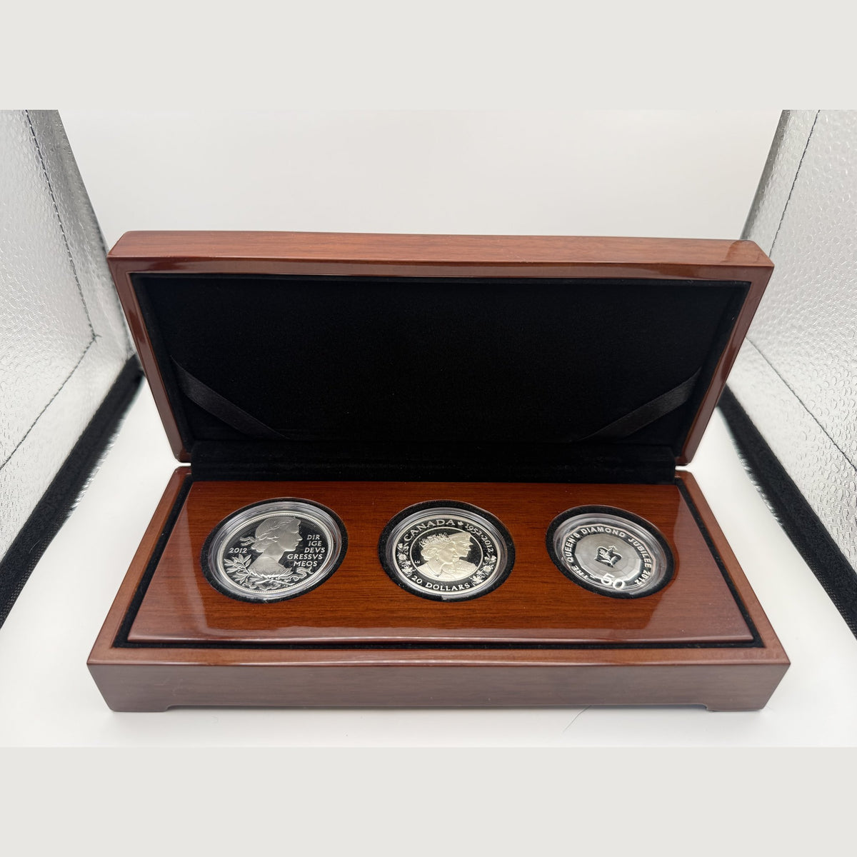 2012 Queen's Diamond Jubilee silver proof set with UK £5, Canada $20 and Australia 50c in wooden case