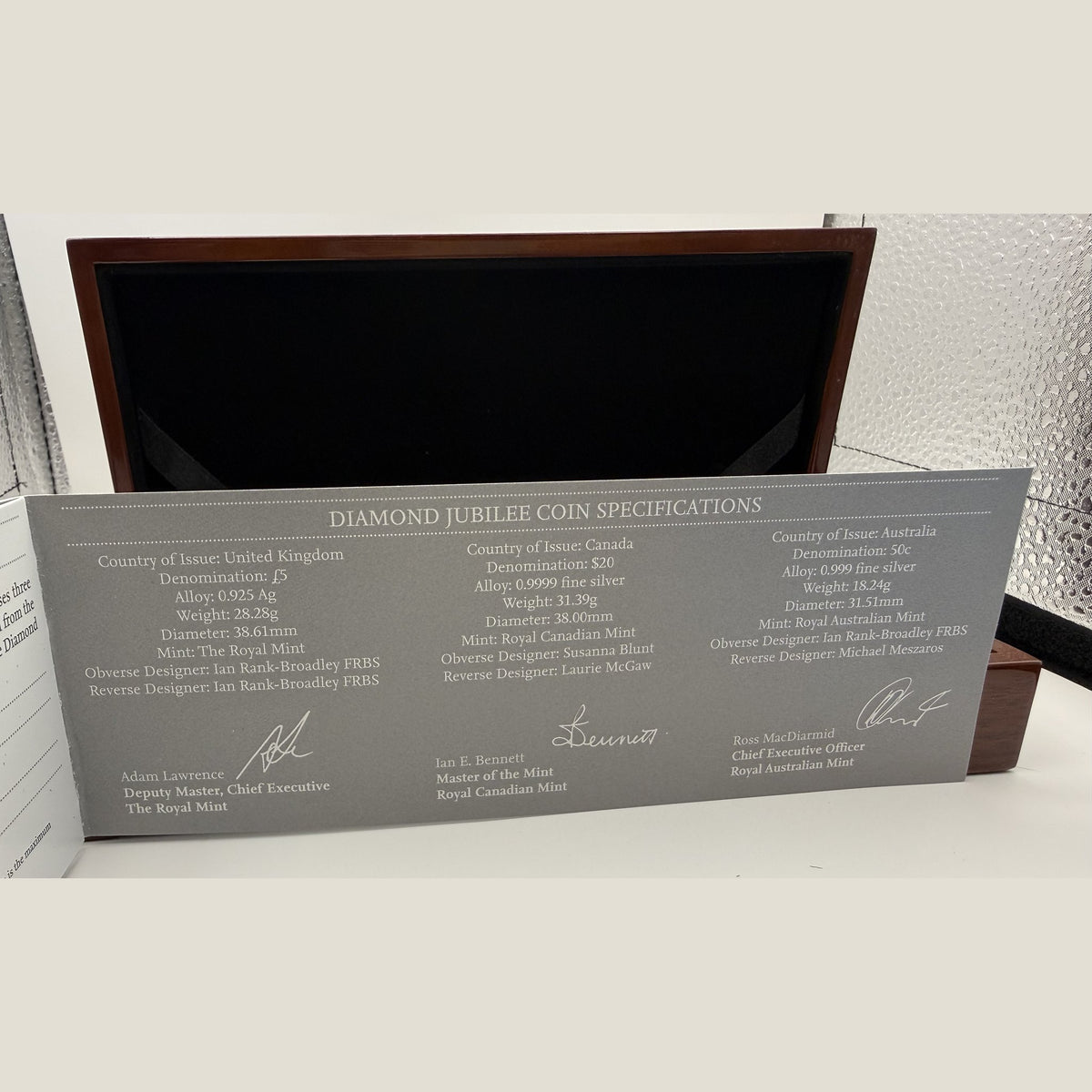 2012 Queen's Diamond Jubilee silver proof set with UK £5, Canada $20 and Australia 50c in wooden case (view 3)