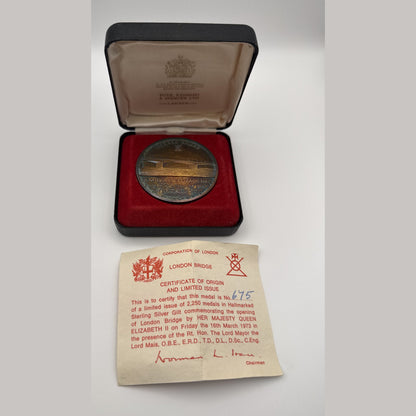 1973 London Bridge opening sterling silver-gilt medal, Corporation of London, with multicolour toning (view 3)