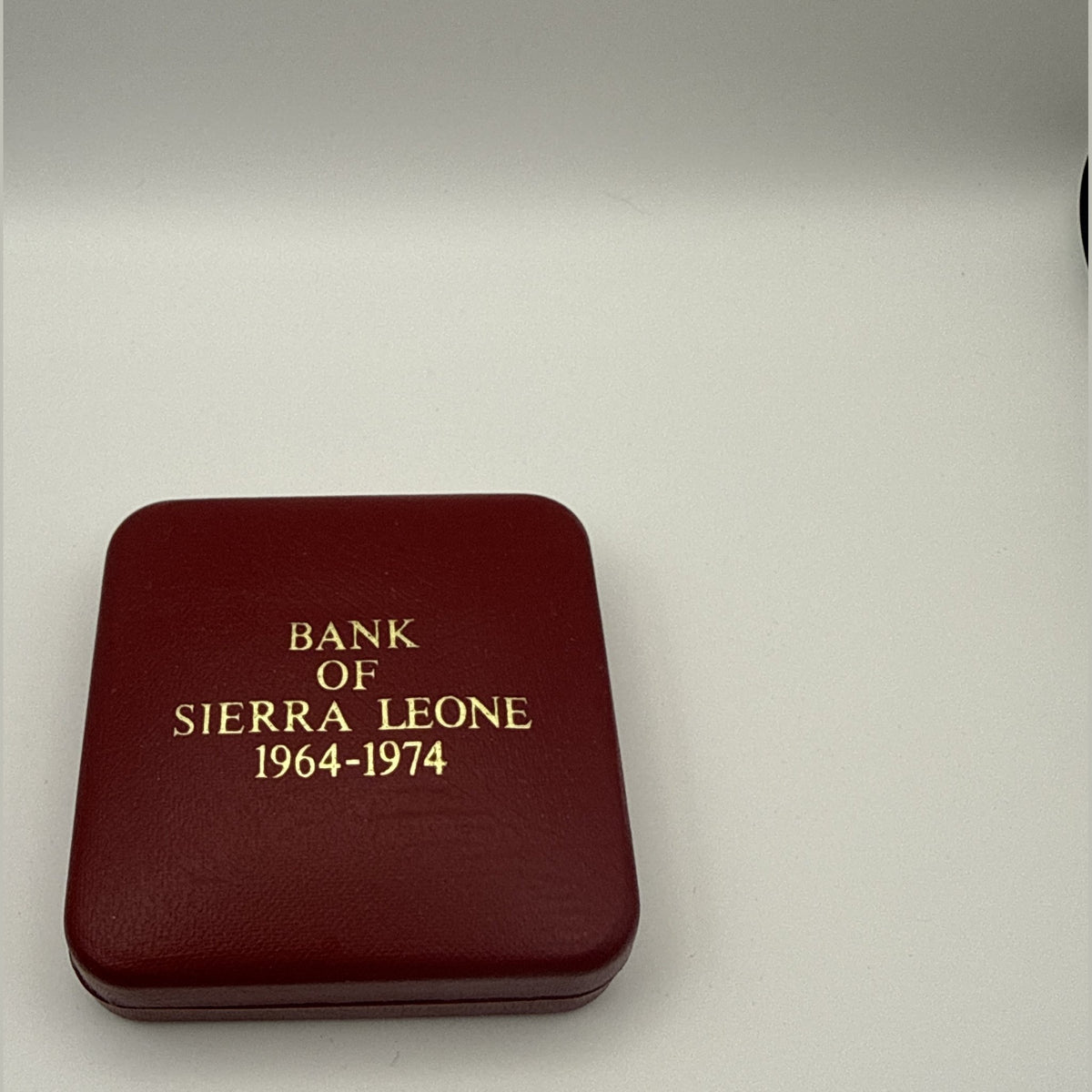 1974 Sierra Leone 1 Leone sterling silver proof coin, Bank of Sierra Leone 10th anniversary (view 7)