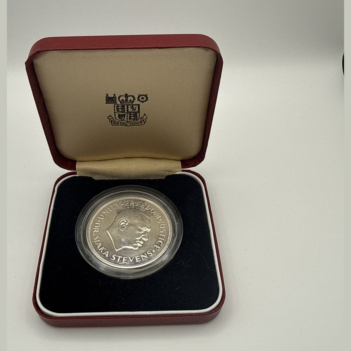 1974 Sierra Leone 1 Leone sterling silver proof coin, Bank of Sierra Leone 10th anniversary (view 6)