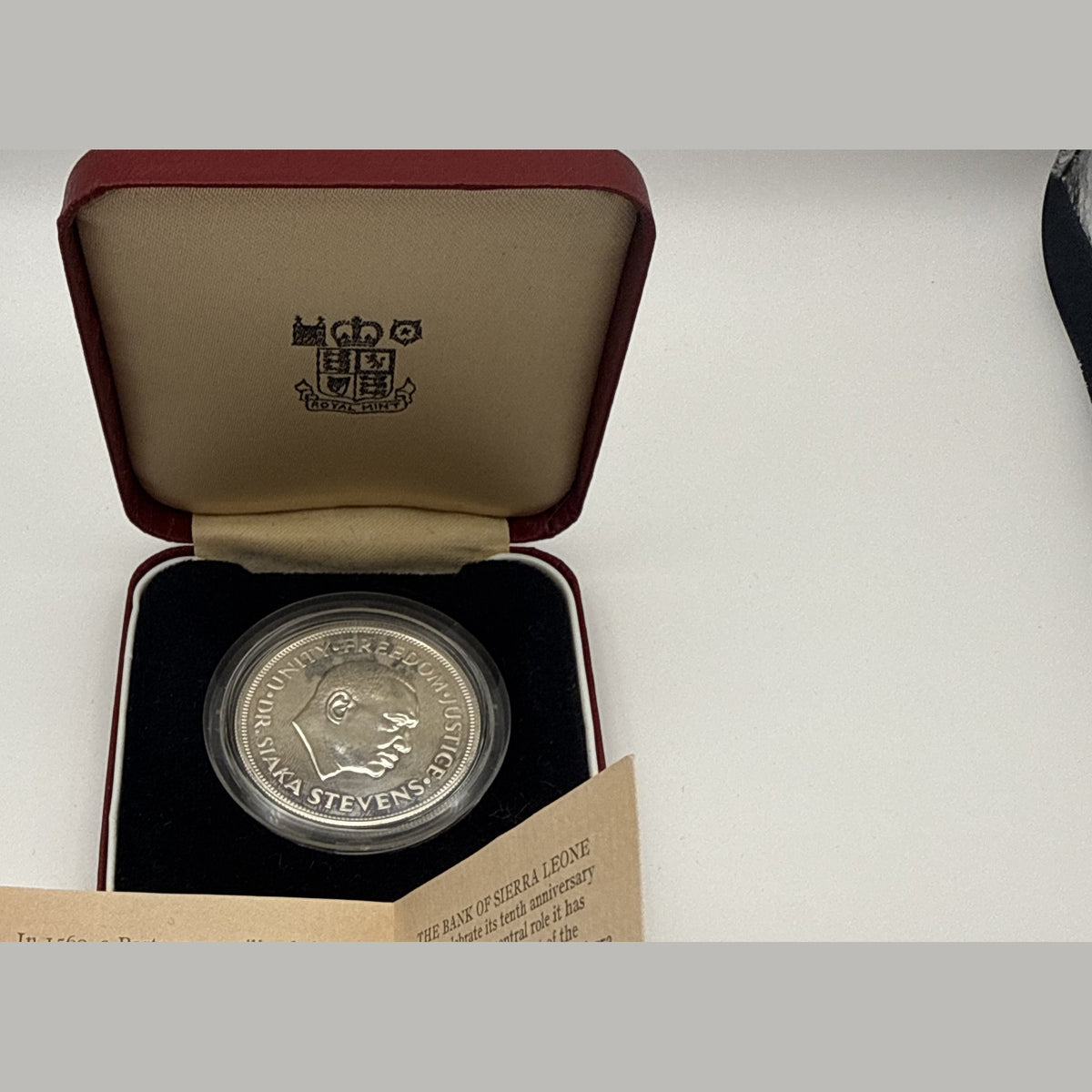 1974 Sierra Leone 1 Leone sterling silver proof coin, Bank of Sierra Leone 10th anniversary (view 5)