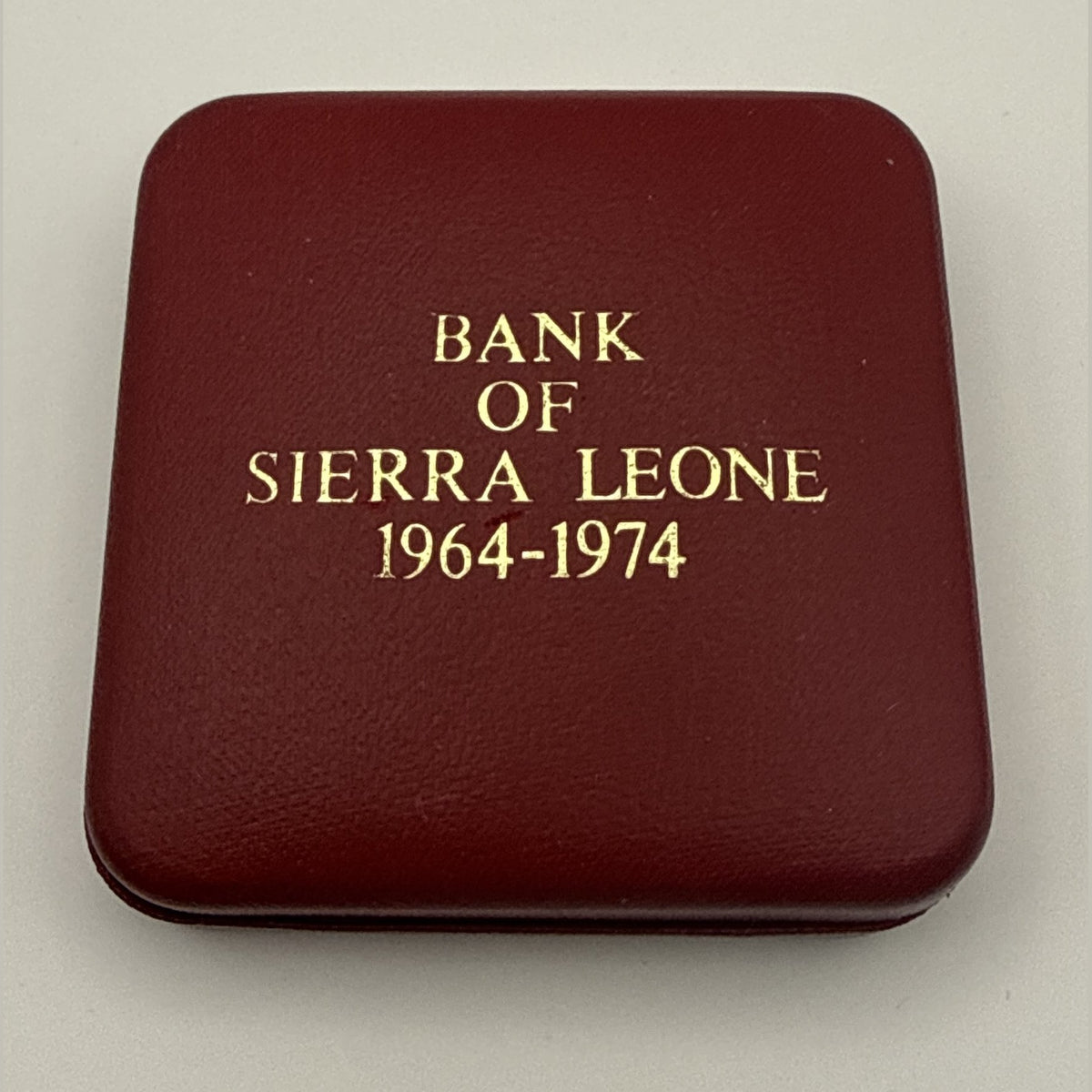 1974 Sierra Leone 1 Leone sterling silver proof coin, Bank of Sierra Leone 10th anniversary (view 3)