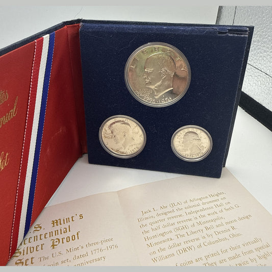 1976-S U.S. Bicentennial 40 percent silver proof three-coin set in blue presentation case (view 2)