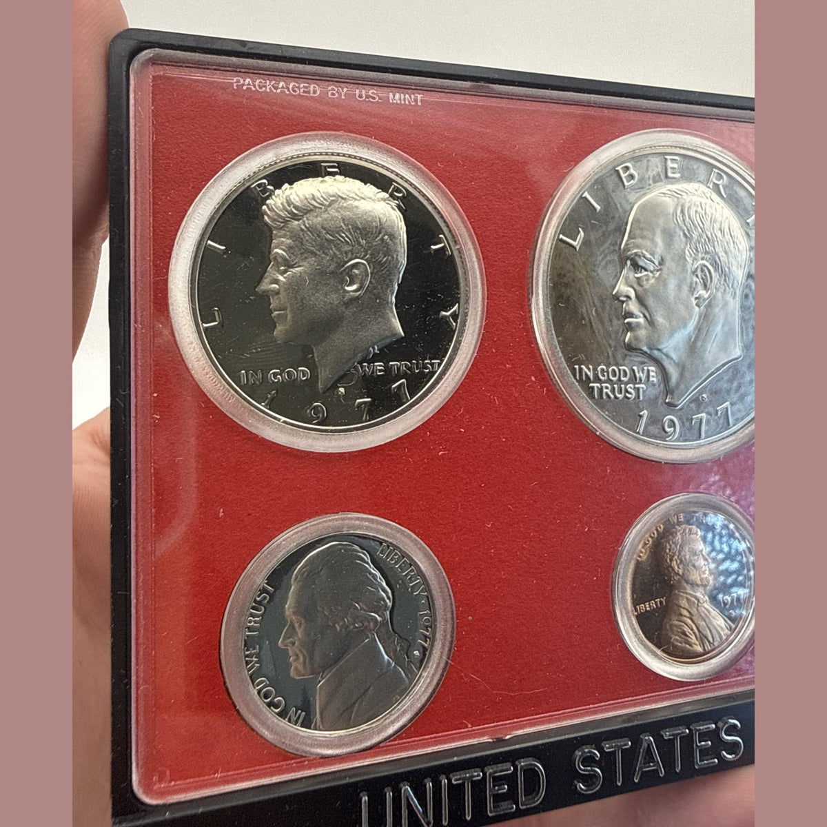1977-S U.S. six-coin proof set, Lincoln cent to Eisenhower dollar, in original Mint lens (view 4)